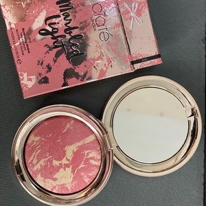 Illuminating blusher